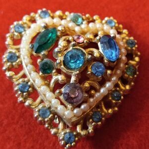 Vintage Heart multiple colored crystals/tiny faux pearls brooch